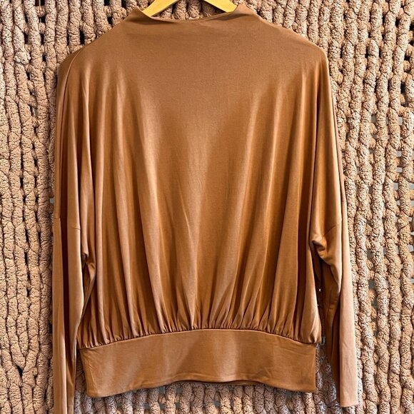Banana Republic Woman's Carmel Bat Wing Sleeved Top Size Medium (NWT) - Picture 1 of 11